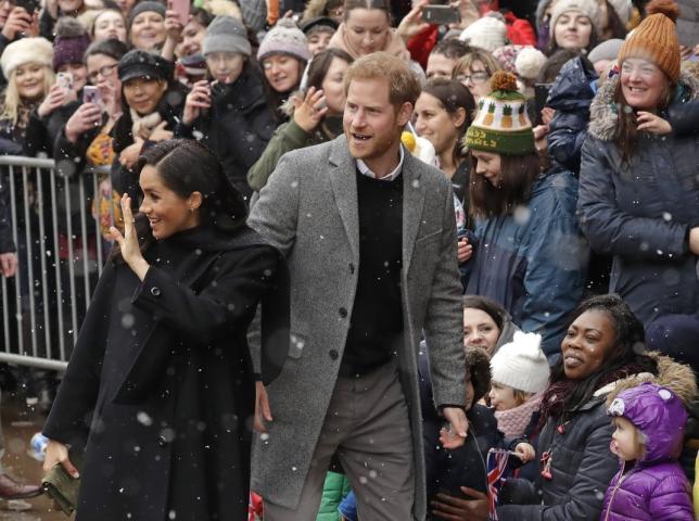 Η Meghan Markle και το αέρινο Oscar de la Renta μέσα στο χιόνι