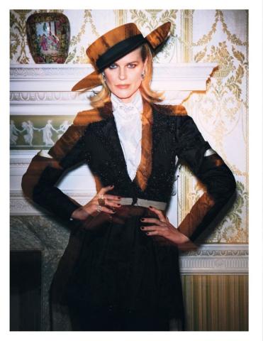 Eva Herzigova: Στα 45 της κάνει μια «διαφορετική» φωτογράφιση και μιλάει για το #metoo