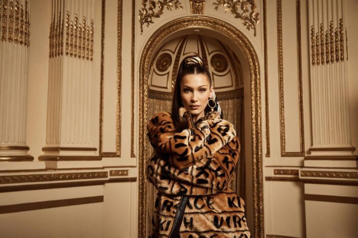 Kith X Versace: Η Bella Hadid σε μια καμπάνια που μας ξετρέλανε Kith X Versace: Η Bella Hadid σε μια καμπάνια που μας ξετρέλανε