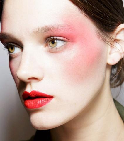 Δες ποιο ρουζ πρέπει να φορέσεις βάση του χρώματος της επιδερμίδας σου Δες ποιο ρουζ πρέπει να φορέσεις βάση του χρώματος της επιδερμίδας σου