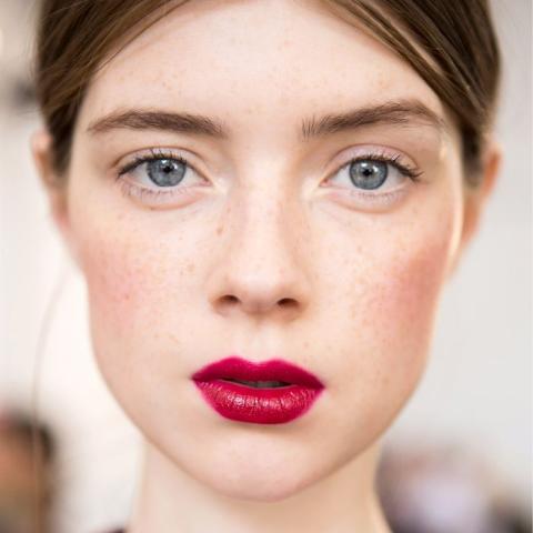 Δες ποιο ρουζ πρέπει να φορέσεις βάση του χρώματος της επιδερμίδας σου Δες ποιο ρουζ πρέπει να φορέσεις βάση του χρώματος της επιδερμίδας σου