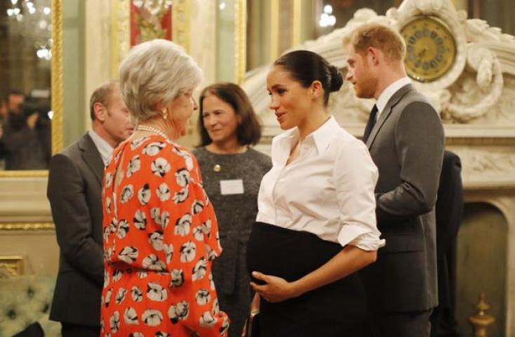 Meghan Markle: Η χθεσινή της εμφάνιση ήταν περισσότερο Hollywood, λιγότερο παλάτι
