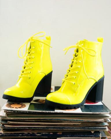 Χαμός στα social media με τα chunky boots που επέστρεψαν δυναμικά