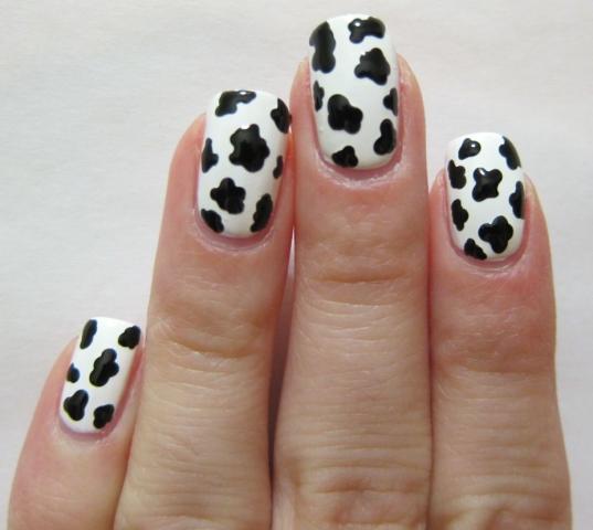 Για ποιο λόγο γίνεται χαμός στα social media με τα cow nails;