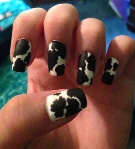 Για ποιο λόγο γίνεται χαμός στα social media με τα cow nails;