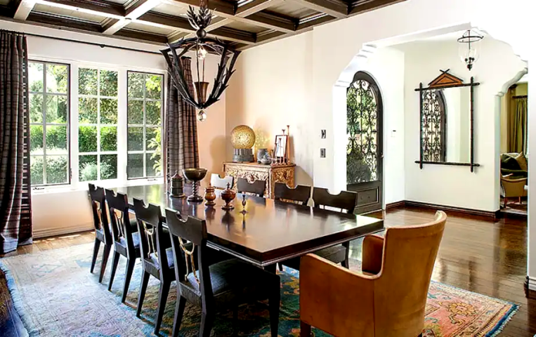 H Reese Witherspoon αποχωρίστηκε τη vintage αισθητικής μονοκατοικία της στο Los Angeles για 9 εκατομμύρια ευρώ 