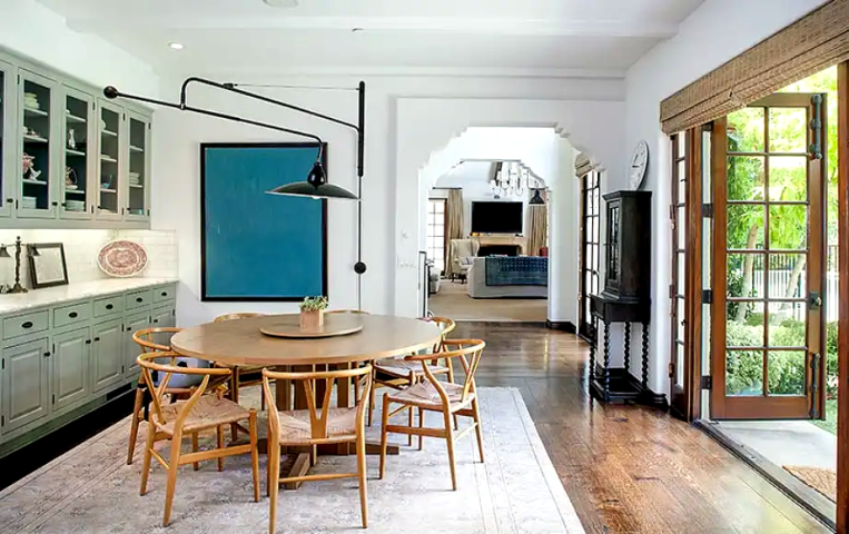 H Reese Witherspoon αποχωρίστηκε τη vintage αισθητικής μονοκατοικία της στο Los Angeles για 9 εκατομμύρια ευρώ 