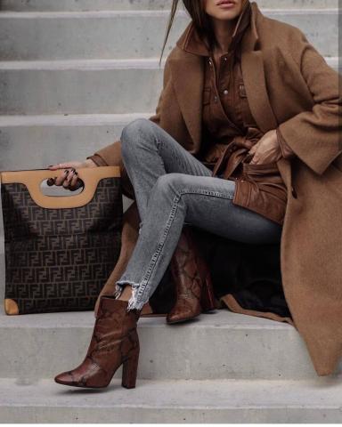 9 φρέσκιες ιδέες για να φορέσεις το τζιν σου και να τραβήξεις όλα τα βλέμματα πάνω σου