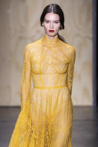 New Trend: Η απόχρωση του κόκκινου κρασιού είναι ό,τι πιο φρέσκο μπορείς να βάλεις στα χείλη σου! New Trend: Η απόχρωση του κόκκινου κρασιού είναι ό,τι πιο φρέσκο μπορείς να βάλεις στα χείλη σου!