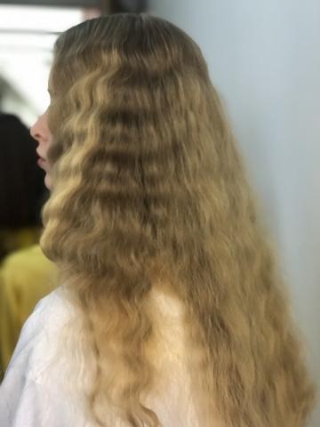 Aυτό το χτένισμα επιστρέφει από τα 80's και έχει αρχίσει να γίνεται viral