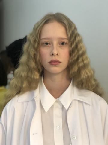 Aυτό το χτένισμα επιστρέφει από τα 80's και έχει αρχίσει να γίνεται viral