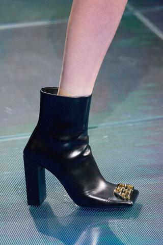 Οι πιο hot τάσεις στα παπούτσια που θα φορέσεις σε λιγότερο από έναν μήνα