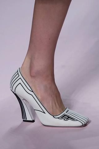 Οι πιο hot τάσεις στα παπούτσια που θα φορέσεις σε λιγότερο από έναν μήνα