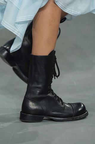 Οι πιο hot τάσεις στα παπούτσια που θα φορέσεις σε λιγότερο από έναν μήνα