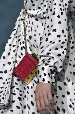 7 ολοκαίνουριες τάσεις στις τσάντες που θα σε ξεσηκώσουν 7 ολοκαίνουριες τάσεις στις τσάντες που θα σε ξεσηκώσουν