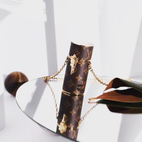 Δημιουργήθηκε η πιο luxury θήκη για το κραγιόν σου και θα πάθεις πλάκα Δημιουργήθηκε η πιο luxury θήκη για το κραγιόν σου και θα πάθεις πλάκα