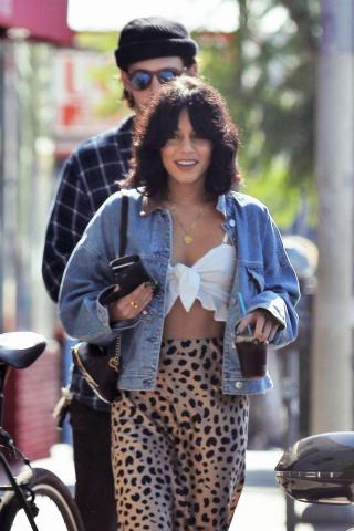 Oversized denim jackets: 15 τρόποι για να τα φορέσεις Oversized denim jackets: 15 τρόποι για να τα φορέσεις