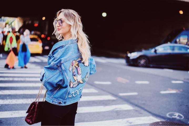 Oversized denim jackets: 15 τρόποι για να τα φορέσεις Oversized denim jackets: 15 τρόποι για να τα φορέσεις