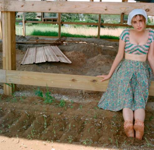 Maya Hawke: Η κόρη της Uma Thurman είναι ίδια η μαμά της 