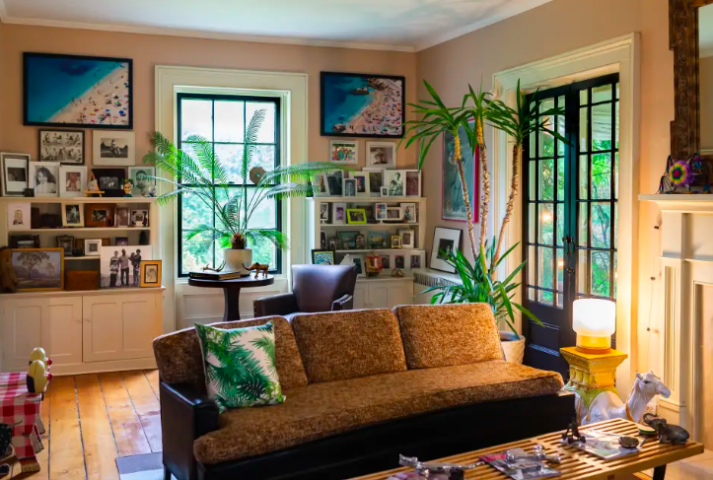 Αυτό το υπέροχο χρωματιστό σπίτι στον Καναδά το θες ή έστω κομμάτια του Αυτό το υπέροχο χρωματιστό σπίτι στον Καναδά το θες ή έστω κομμάτια του