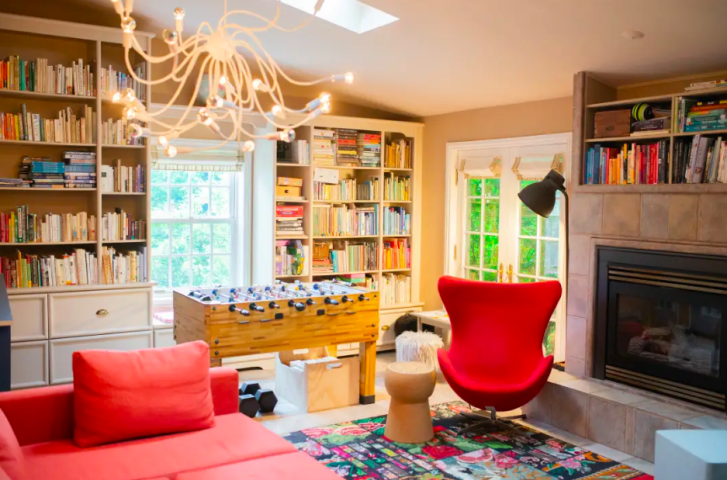 Αυτό το υπέροχο χρωματιστό σπίτι στον Καναδά το θες ή έστω κομμάτια του Αυτό το υπέροχο χρωματιστό σπίτι στον Καναδά το θες ή έστω κομμάτια του