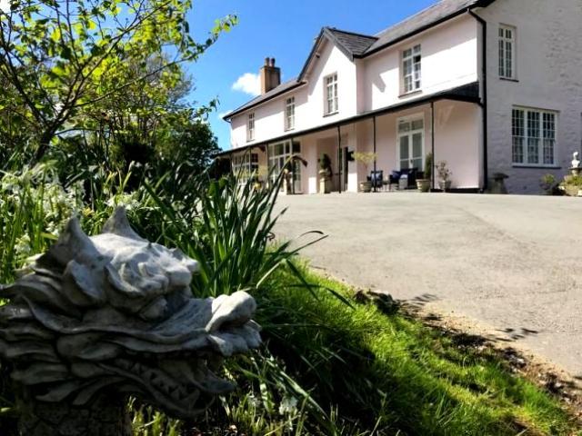 Με 375.000 λίρες μπορείς κι εσύ να ζήσεις στο εξοχικό σπίτι της πριγκίπισσας Μαργαρίτας 