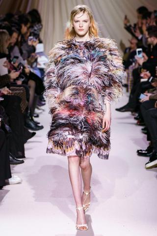 Mary Katrantzou: Δείτε γιατί άφησε το στίγμα της στο Λονδίνο για μια ακόμη φορά