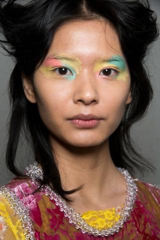 Υπάρχει μια τάση στο μακιγιάζ που θα τη δεις παντού αλλά μπορεί να δυσκολευτείς να υιοθετήσεις 