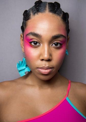 Υπάρχει μια τάση στο μακιγιάζ που θα τη δεις παντού αλλά μπορεί να δυσκολευτείς να υιοθετήσεις 