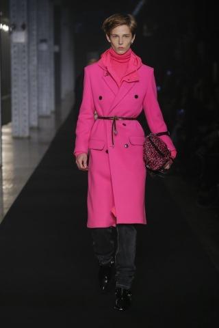 Η μόδα «μίλησε» και αυτό είναι το αγαπημένο της χρώμα