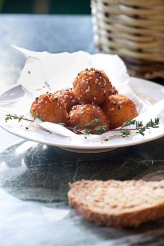 "Σερσέ Λα Φαμ" στην οδό Μητροπόλεως "Σερσέ Λα Φαμ" στην οδό Μητροπόλεως