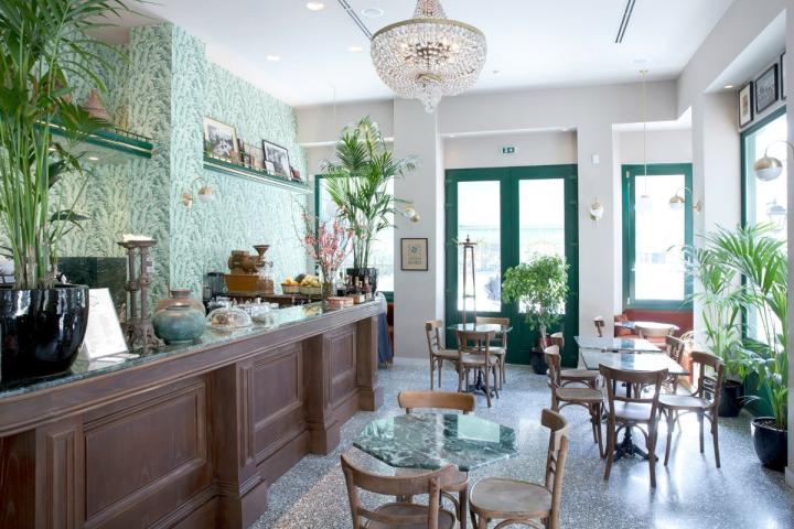 "Σερσέ Λα Φαμ" στην οδό Μητροπόλεως "Σερσέ Λα Φαμ" στην οδό Μητροπόλεως