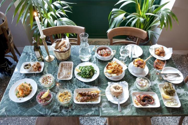 "Σερσέ Λα Φαμ" στην οδό Μητροπόλεως "Σερσέ Λα Φαμ" στην οδό Μητροπόλεως