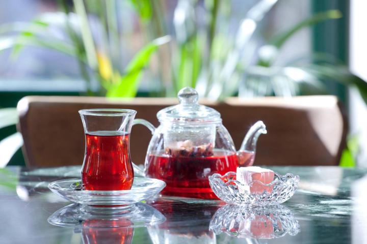 "Σερσέ Λα Φαμ" στην οδό Μητροπόλεως "Σερσέ Λα Φαμ" στην οδό Μητροπόλεως