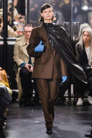 Να γιατί ο συνδυασμός καφέ-μαύρου χρώματος είναι super hot αυτή τη στιγμή!