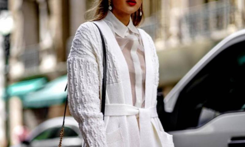 H μεγάλη επιστροφή της ζακέτας είναι γεγονός! Δες πώς τη φοράνε οι top fashionistas