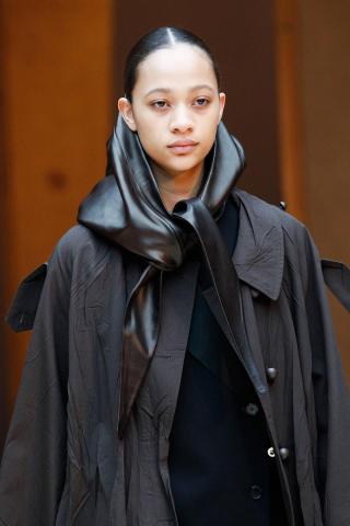 Το τσεμπέρι της γιαγιάς γίνεται μια από τις hot τάσεις της σεζόν