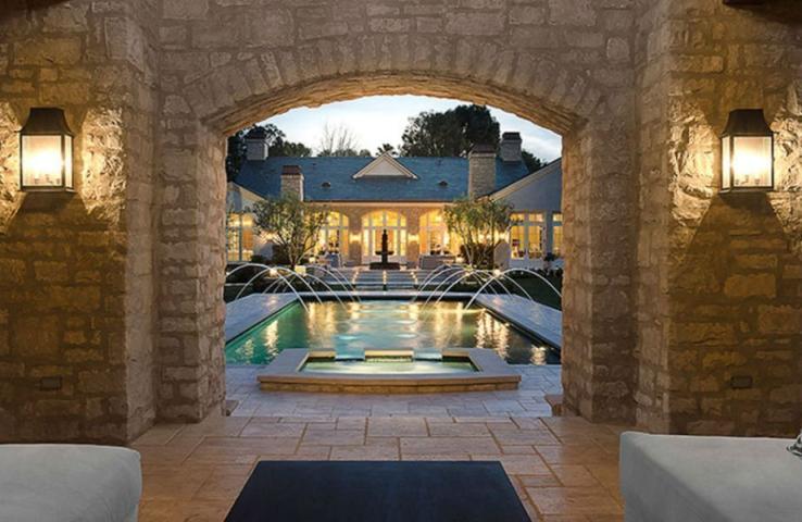 Το υπέροχο σπίτι των Kardashian – West που κόστισε στο ζευγάρι 20 εκατομμύρια δολάρια