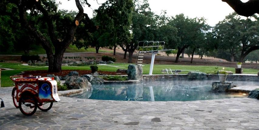 Neverland: Πωλείται η ονειρική έπαυλη του Michael Jackson αλλά… κανείς δεν τη θέλει Neverland: Πωλείται η ονειρική έπαυλη του Michael Jackson αλλά… κανείς δεν τη θέλει