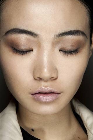 Δεν φαντάζεσαι ποια τάση στα φρύδια φεύγει από τις ζωές μας άμεσα Δεν φαντάζεσαι ποια τάση στα φρύδια φεύγει από τις ζωές μας άμεσα