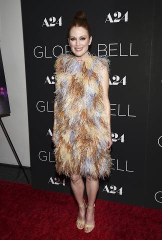 Η Julianne Moore φόρεσε σε πρεμιέρα ένα υπέροχο πουπουλένιο φόρεμα Η Julianne Moore φόρεσε σε πρεμιέρα ένα υπέροχο πουπουλένιο φόρεμα