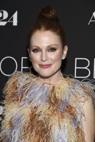 Η Julianne Moore φόρεσε σε πρεμιέρα ένα υπέροχο πουπουλένιο φόρεμα Η Julianne Moore φόρεσε σε πρεμιέρα ένα υπέροχο πουπουλένιο φόρεμα
