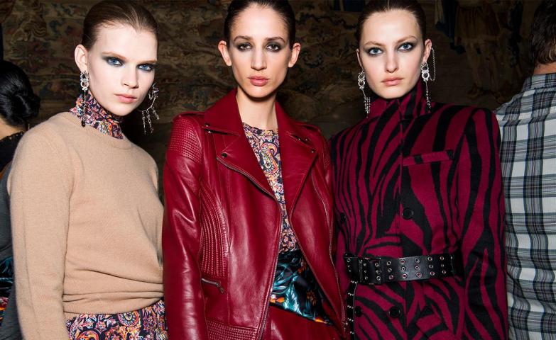 How to: Δες πώς θα πετύχεις τέλειο smokey look με 1 προϊόν μέσα σε 5 λεπτά How to: Δες πώς θα πετύχεις τέλειο smokey look με 1 προϊόν μέσα σε 5 λεπτά