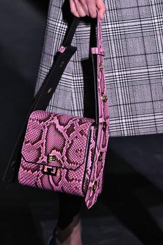 10 τσάντες που πρέπει να αποκτήσεις οπωσδήποτε αυτή την άνοιξη 10 τσάντες που πρέπει να αποκτήσεις οπωσδήποτε αυτή την άνοιξη