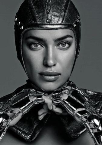 Η Irina Shayk με δημιουργίες του Thierry Mugler γυρίζει κεφάλια Η Irina Shayk με δημιουργίες του Thierry Mugler γυρίζει κεφάλια