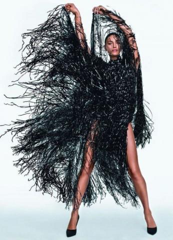 Η Irina Shayk με δημιουργίες του Thierry Mugler γυρίζει κεφάλια Η Irina Shayk με δημιουργίες του Thierry Mugler γυρίζει κεφάλια