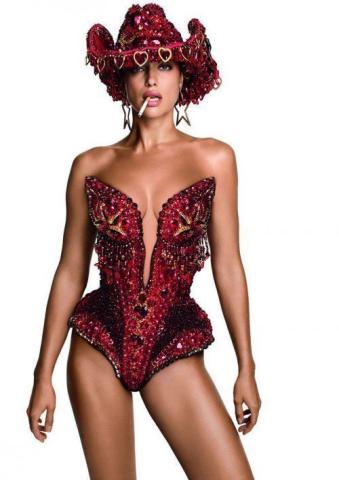 Η Irina Shayk με δημιουργίες του Thierry Mugler γυρίζει κεφάλια Η Irina Shayk με δημιουργίες του Thierry Mugler γυρίζει κεφάλια