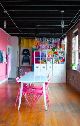 Aυτό το εκπληκτικό σπίτι βρίσκεται στην Αμερική και η διακόσμησή του θα σου φτιάξει τη διάθεση Aυτό το εκπληκτικό σπίτι βρίσκεται στην Αμερική και η διακόσμησή του θα σου φτιάξει τη διάθεση