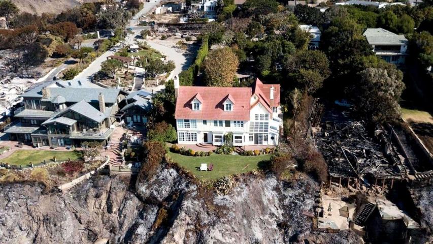 Ένα βήμα από τον γκρεμό η 5 εκατομμυρίων βίλα του Anthony Hopkins στο Malibu 