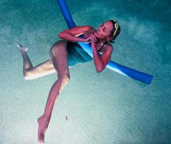 H 61 ετών Sharon Stone απενοχοποιεί τις ρυτίδες και την κυτταρίτιδα με τον πιο sexy τρόπο H 61 ετών Sharon Stone απενοχοποιεί τις ρυτίδες και την κυτταρίτιδα με τον πιο sexy τρόπο